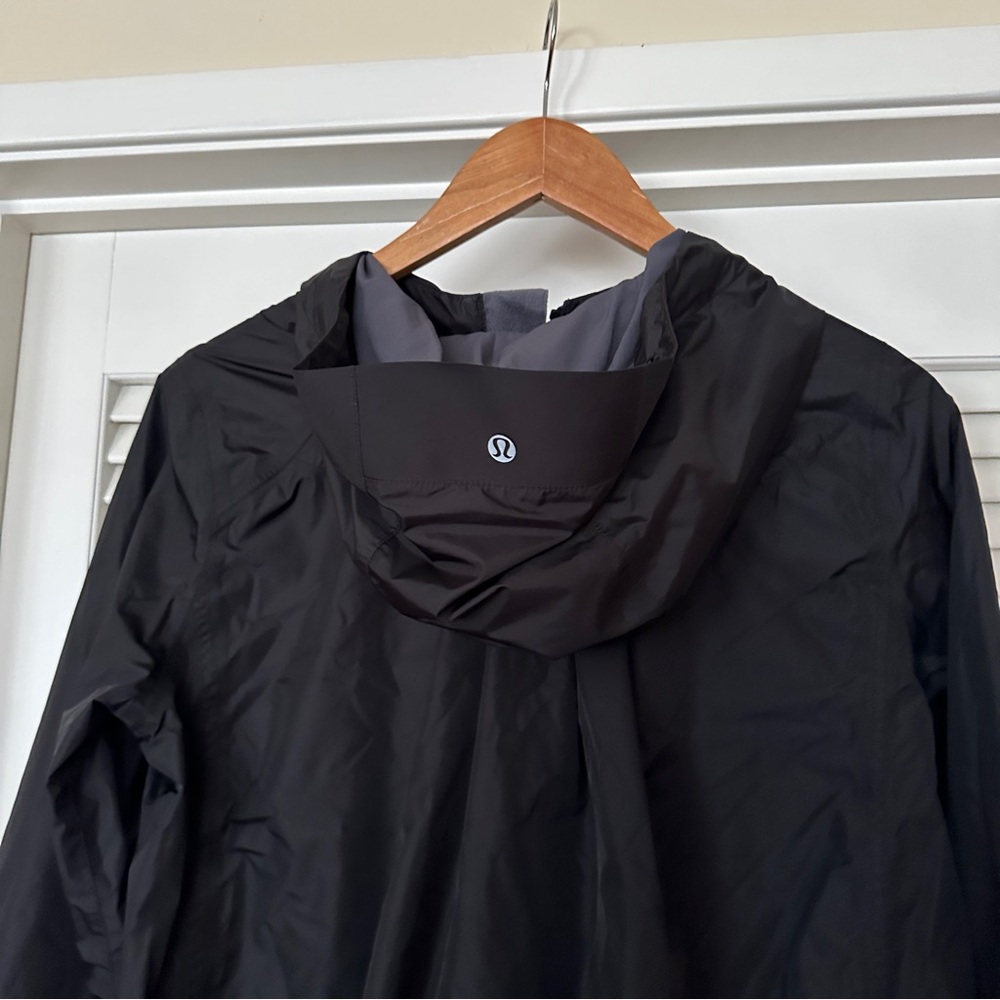 Lululemon Rain Jacket - image 5